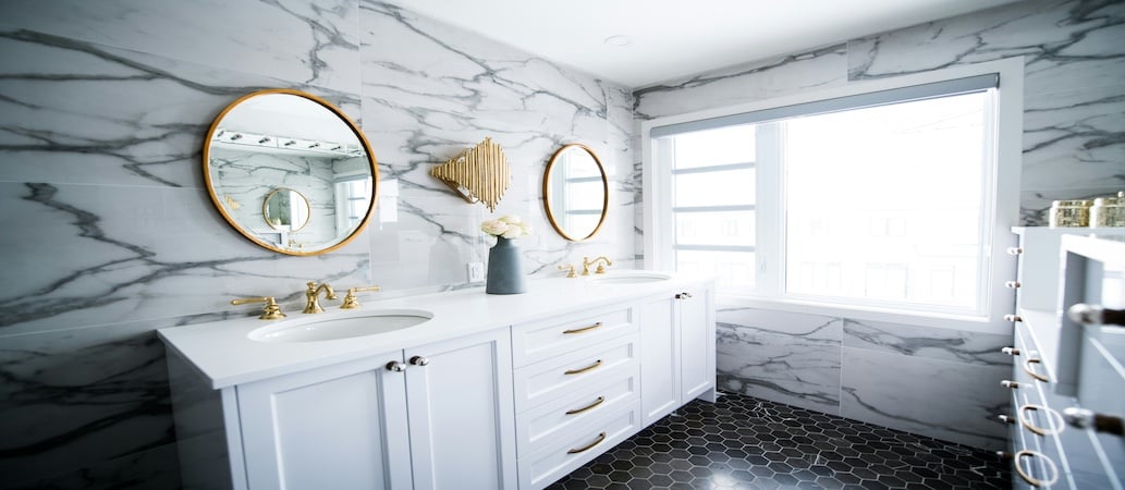 Choosing Between PVC Panels and Wallpaper: Which is Right for You?