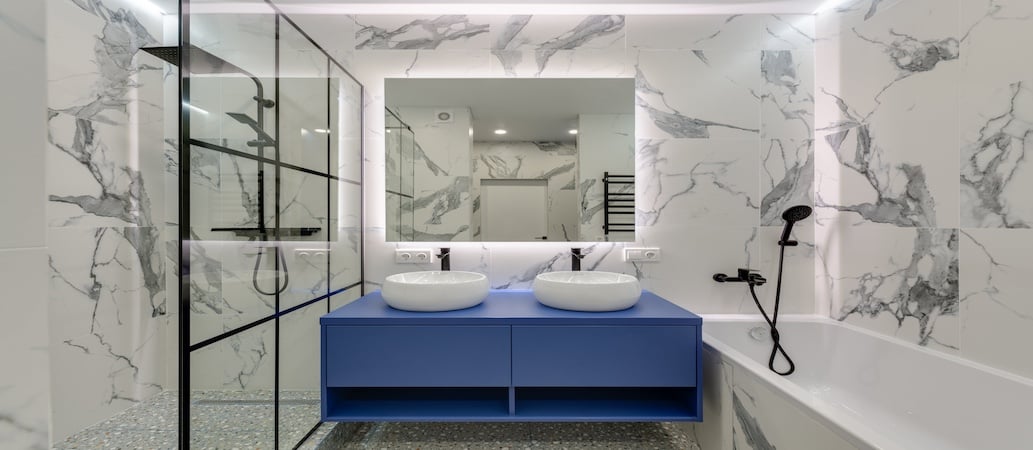 What is the difference between a wet room and a walk in shower?